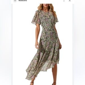 ASTR the label black daisy floral dress. Size xs and never worn. Tags still on